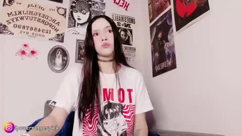 Snapshot of power_ranger_pink chatting on 22, 10, 2025 genie online show from 22, 10, 2025