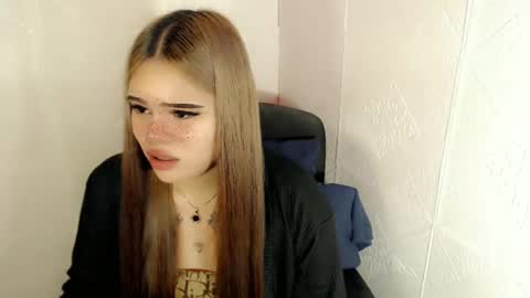 MAXXINE online show from 4, 3, 2025