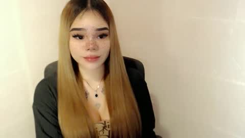 Snapshot of preciousangel69xxx chatting on 25, 4, 2026 MAXXINE online show from 25, 4, 2026