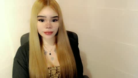 Snapshot of preciousangel69xxx chatting on 26, 5, 2026 MAXXINE online show from 26, 5, 2026