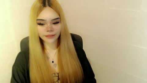 Snapshot of preciousangel69xxx chatting on 5, 7, 2026 MAXXINE online show from 5, 7, 2026