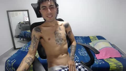 Snapshot of present_the_magic chatting on 25, 3, 2026 Plux online show from 25, 3, 2026