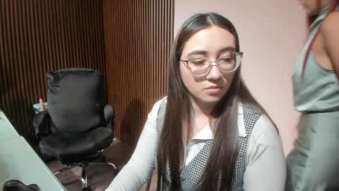 Snapshot of press_anykey chatting on 20, 4, 2026 Camila online show from 20, 4, 2026