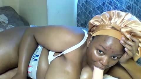 Snapshot of prettie_diva0 chatting on 19, 11, 2025 Prettie diva online show from 19, 11, 2025
