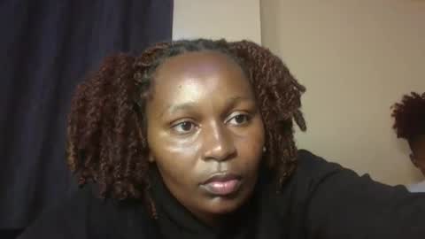 Snapshot of prettie_essy chatting on 15, 12, 2025 Essy online show from 15, 12, 2025