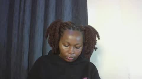 Snapshot of prettie_essy chatting on 16, 12, 2025 Essy online show from 16, 12, 2025