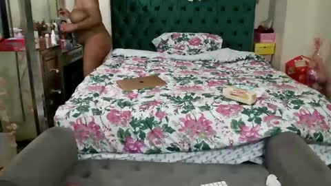 Yasmine pretty online show from 3, 3, 2026