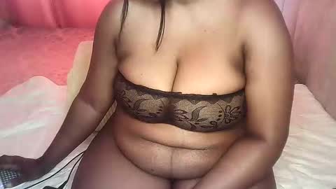Snapshot of pretty_bums chatting on 13, 11, 2025 chichi online show from 13, 11, 2025