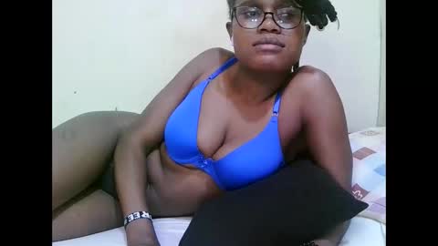 Snapshot of pretty_mellan chatting on 2, 2, 2025 pretty_mellan online show from 2, 2, 2025