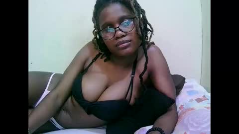 Snapshot of pretty_mellan chatting on 28, 2, 2025 pretty_mellan online show from 28, 2, 2025