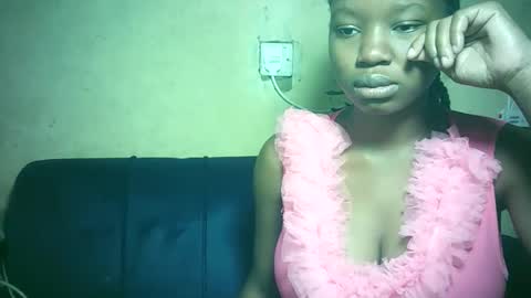 pretty_milan online show from 14, 12, 2025