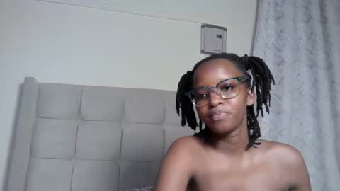 Snapshot of pretty_petite18 chatting on 15, 4, 2026 lynn online show from 15, 4, 2026