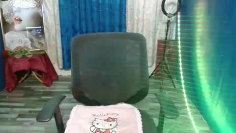 Snapshot of pretty_petite_asian143 chatting on 27, 10, 2025 samantha online show from 27, 10, 2025