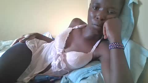 Snapshot of pretty_petite_ebony chatting on 16, 2, 2025 pretty_petite_ebony online show from 16, 2, 2025