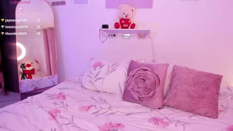 Snapshot of pretty_pettite chatting on 21, 4, 2026 pretty_pettite online show from 21, 4, 2026