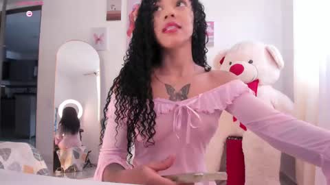 Snapshot of pretty_pettite chatting on 17, 5, 2026 pretty_pettite online show from 17, 5, 2026