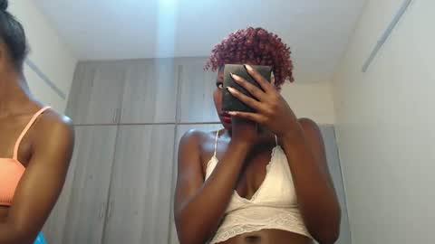 Snapshot of pretty_pixel chatting on 14, 10, 2025 pretty_pixel online show from 14, 10, 2025