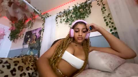 Snapshot of prettyblackgal chatting on 15, 11, 2025 prettyblackgal online show from 15, 11, 2025