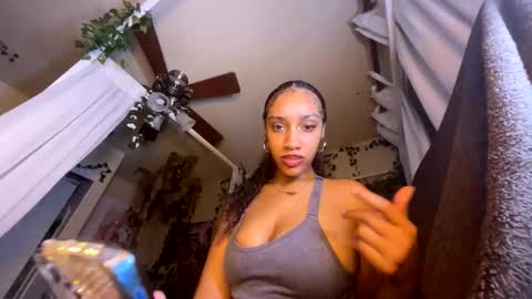 Snapshot of prettyblackgal chatting on 17, 12, 2025 prettyblackgal online show from 17, 12, 2025