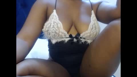 Snapshot of prettycloe_ chatting on 14, 12, 2025 chloe online show from 14, 12, 2025