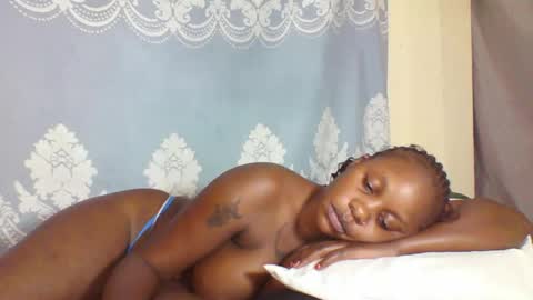 Snapshot of prettydarkskin002 chatting on 16, 9, 2025 SHANIA online show from 16, 9, 2025