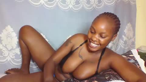 Snapshot of prettydarkskin002 chatting on 17, 9, 2025 SHANIA online show from 17, 9, 2025