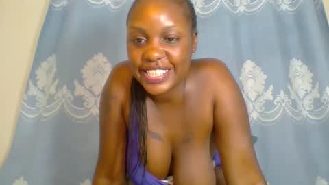 Snapshot of prettydarkskin002 chatting on 27, 10, 2025 SHANIA online show from 27, 10, 2025
