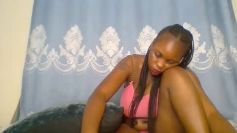 Snapshot of prettydarkskin002 chatting on 29, 10, 2025 SHANIA online show from 29, 10, 2025