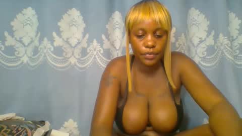 Snapshot of prettydarkskin002 chatting on 13, 11, 2025 SHANIA online show from 13, 11, 2025