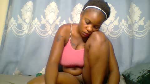 Snapshot of prettydarkskin002 chatting on 21, 11, 2025 SHANIA online show from 21, 11, 2025