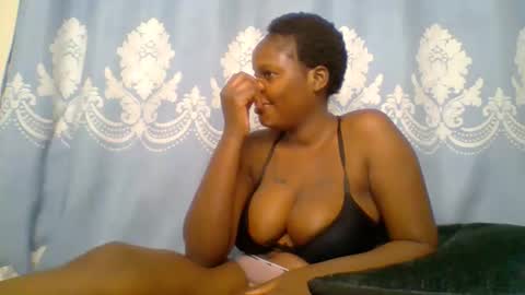 Snapshot of prettydarkskin002 chatting on 21, 11, 2025 SHANIA online show from 21, 11, 2025