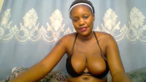 Snapshot of prettydarkskin002 chatting on 22, 11, 2025 SHANIA online show from 22, 11, 2025