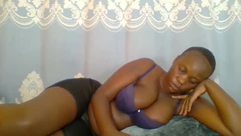 Snapshot of prettydarkskin002 chatting on 25, 5, 2026 SHANIA online show from 25, 5, 2026