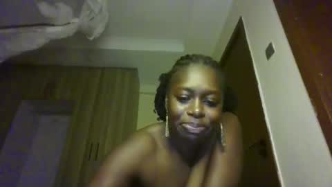 Snapshot of prettydulce chatting on 6, 5, 2026 prettydulce online show from 6, 5, 2026