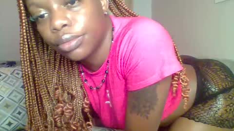Snapshot of prettyela chatting on 5, 7, 2026 PrettyEla online show from 5, 7, 2026