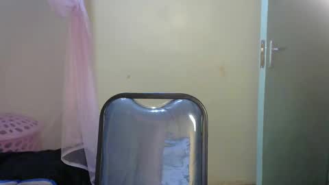 Snapshot of prettyelli chatting on 1, 12, 2024 Elii online show from 1, 12, 2024