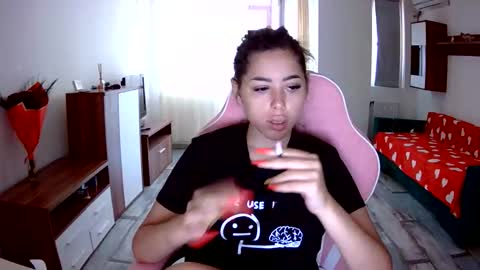 prettyjulliette online show from 25, 9, 2025