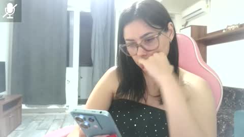 Snapshot of prettyjulliette chatting on 1, 6, 2026 prettyjulliette online show from 1, 6, 2026