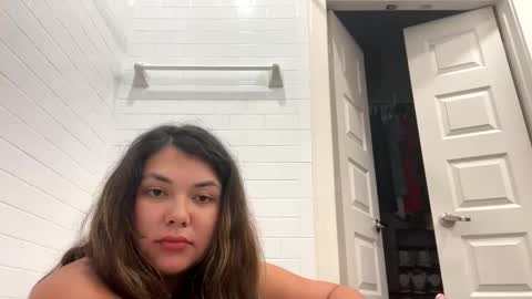 prettylatinamomma01 online show from 12, 11, 2025