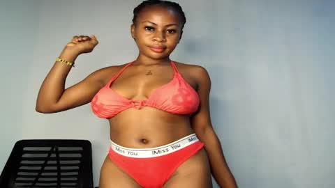 Snapshot of prettylove5 chatting on 14, 5, 2026 evelyn online show from 14, 5, 2026