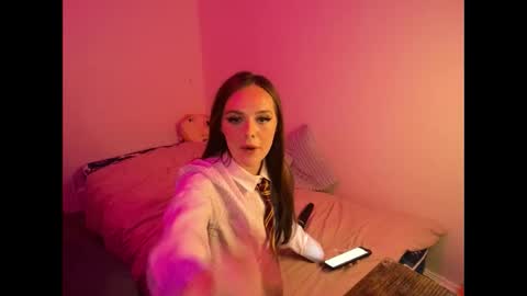 prettypetiteoxo online show from 21, 1, 2025