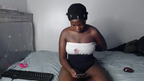 Snapshot of prettysmiles1 chatting on 16, 9, 2025 prettysmiles1 online show from 16, 9, 2025