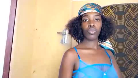 Snapshot of prettyzuzu chatting on 4, 11, 2025 prettyzuzu online show from 4, 11, 2025