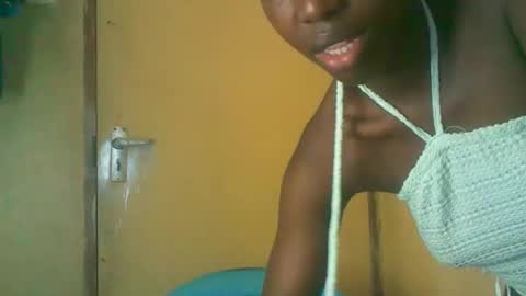 Snapshot of prettyzuzu chatting on 18, 11, 2025 prettyzuzu online show from 18, 11, 2025