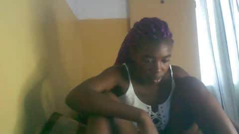 Snapshot of prettyzuzu chatting on 5, 12, 2025 prettyzuzu online show from 5, 12, 2025