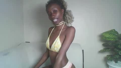 Snapshot of pretylittle11 chatting on 25, 5, 2026 PRETY online show from 25, 5, 2026
