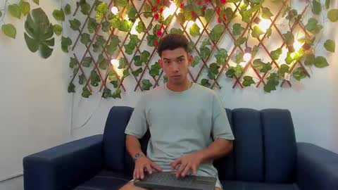 Snapshot of prince_arthur77 chatting on 5, 1, 2025 prince_arthur77 online show from 5, 1, 2025