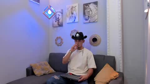 Snapshot of prince_arthur77 chatting on 8, 2, 2025 prince_arthur77 online show from 8, 2, 2025