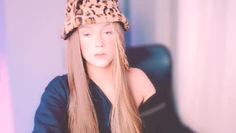 Snapshot of princess_peaach chatting on 26, 10, 2025 ArianaJoliiee online show from 26, 10, 2025