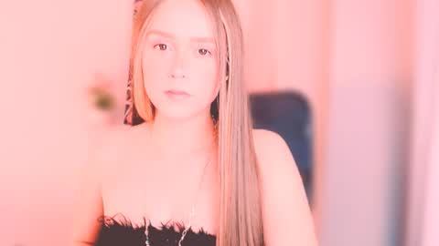 Snapshot of princess_peaach chatting on 11, 11, 2025 ArianaJoliiee online show from 11, 11, 2025